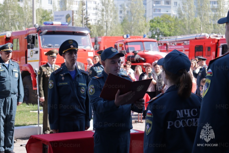 Выставка пожарной техники, принятие присяги, экскурсия в пожарную часть: в Тольятти отметили День пожарной охраны