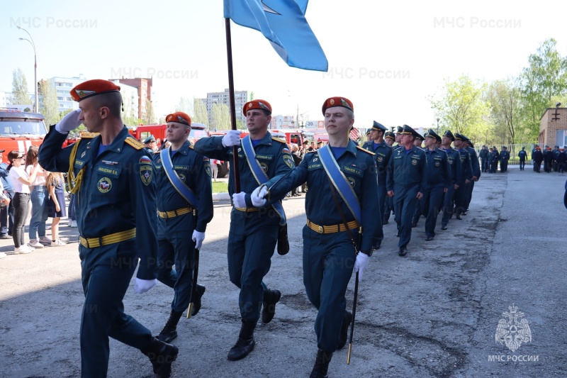 Выставка пожарной техники, принятие присяги, экскурсия в пожарную часть: в Тольятти отметили День пожарной охраны