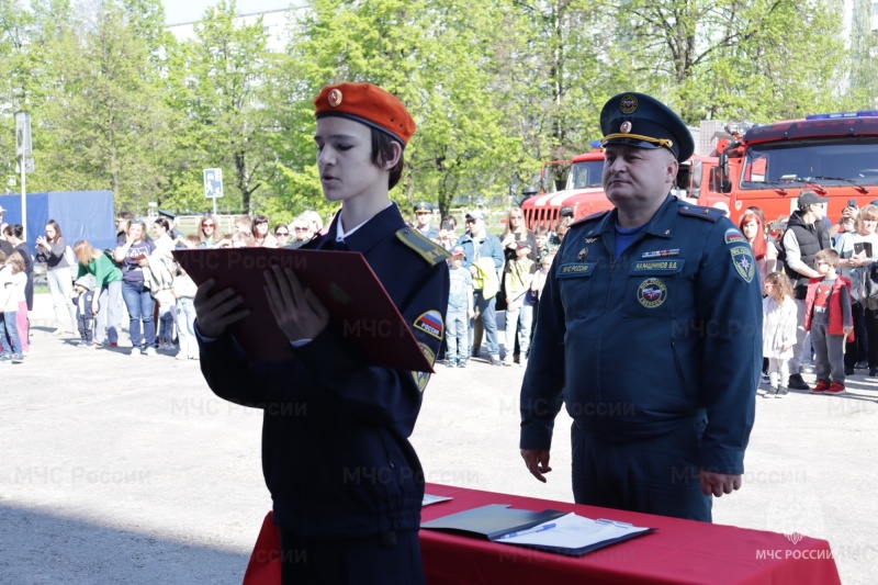 Выставка пожарной техники, принятие присяги, экскурсия в пожарную часть: в Тольятти отметили День пожарной охраны