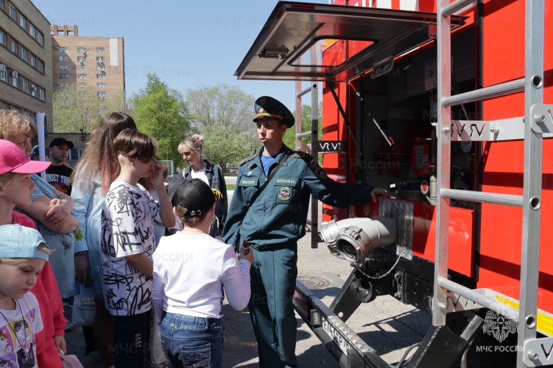 Выставка пожарной техники, принятие присяги, экскурсия в пожарную часть: в Тольятти отметили День пожарной охраны