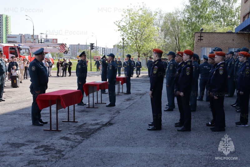 Выставка пожарной техники, принятие присяги, экскурсия в пожарную часть: в Тольятти отметили День пожарной охраны