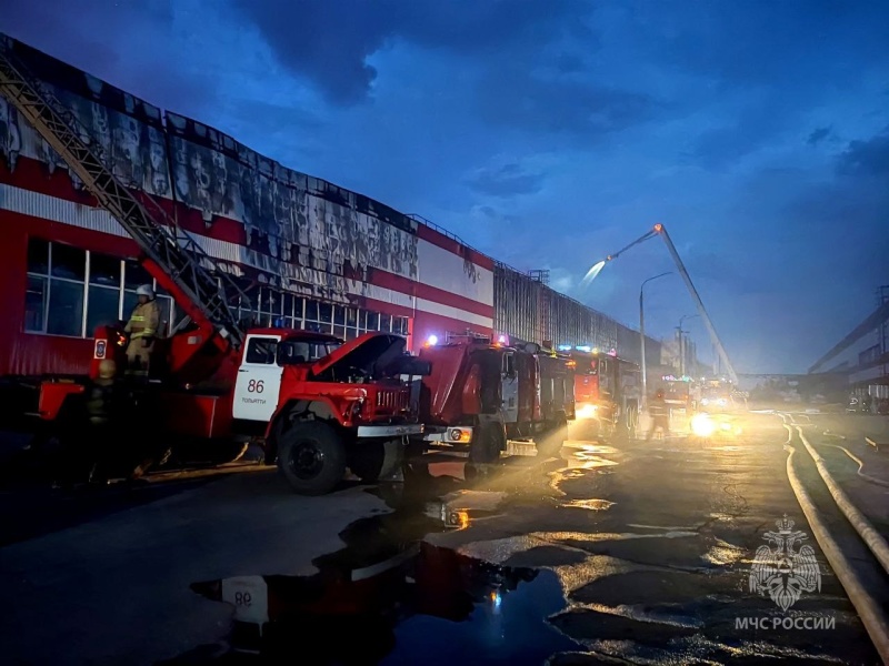 Пожарно-спасательные подразделения ликвидировали пожар повышенного уровня сложности в Тольятти