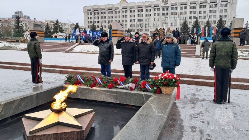 В День воинской славы состоялось возложение цветов к Вечному огню